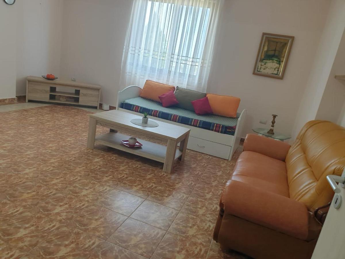 Jozi Kaiser Apartment 1 Дуррес Екстер'єр фото
